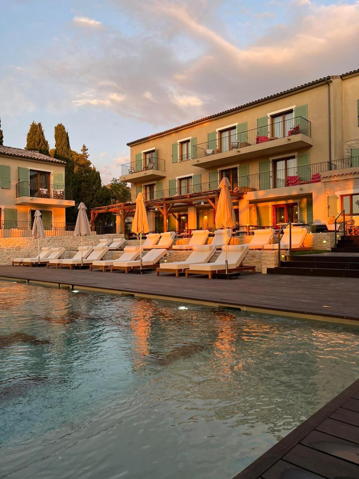 Boutique Hotel Responsable Et Restaurant Basgi Basgi แซ็งต์-โฟลร็องต์ ภายนอก รูปภาพ