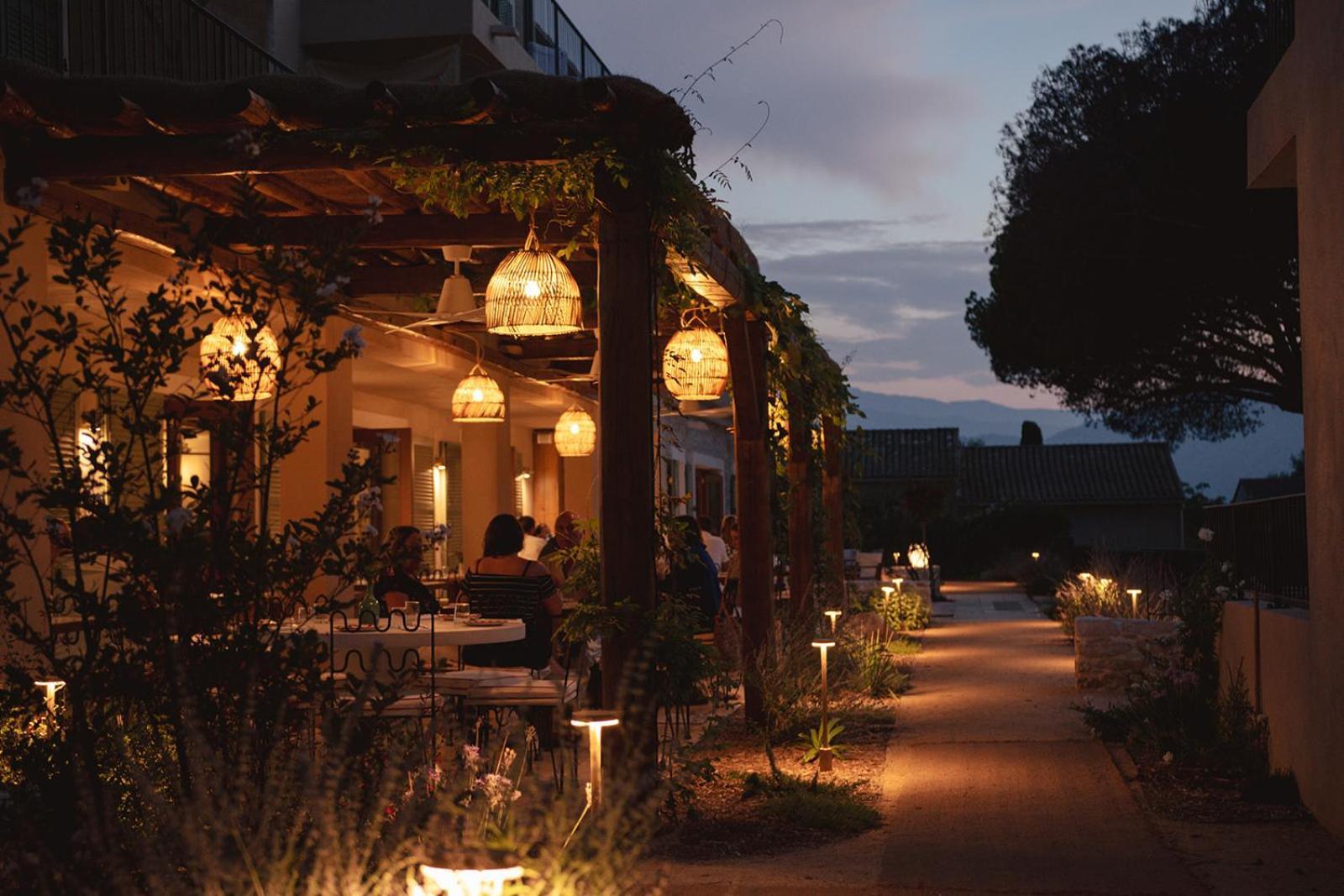 Boutique Hotel Responsable Et Restaurant Basgi Basgi แซ็งต์-โฟลร็องต์ ภายนอก รูปภาพ